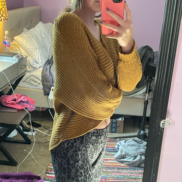 American Eagle sweater - Picture 2 of 3